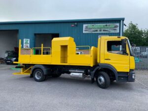 russells-refinishing-yellow-maintenance-lorry